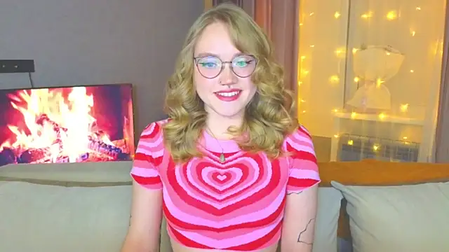 Aurora Golden1 online show from December 19, 2024, 3:41 pm