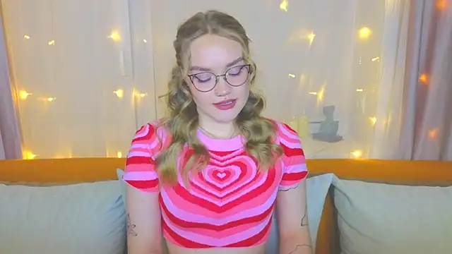 Aurora Golden1 online show from March 18, 2025, 7:10 pm