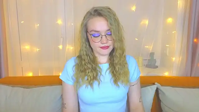 Aurora Golden1 online show from March 21, 2025, 6:07 pm