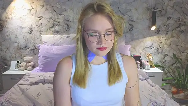 Aurora Golden1 online show from November 21, 2025, 6:17 pm