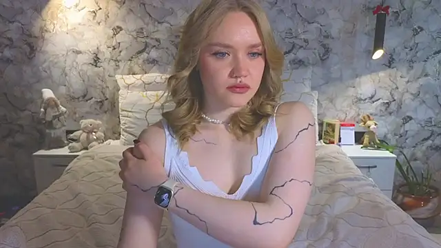 Snapshot of Aurora_Golden1 chatting on April 24, 2026, 2:36 am Aurora Golden1 online show from April 24, 2026, 2:36 am