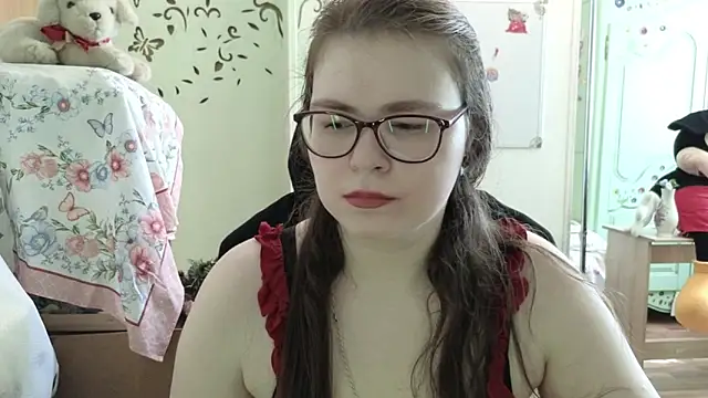 LucyZeph online show from August 6, 2026, 9:00 am