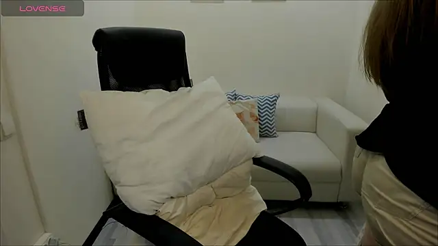 AlisaBacker online show from December 13, 2024, 1:12 pm