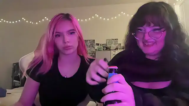 xKittyKat online show from January 7, 2026, 3:31 am