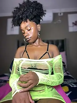 Candy-Heart online show from April 17, 2026, 10:57 pm