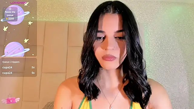 Summer walkerr online show from December 13, 2024, 6:49 pm