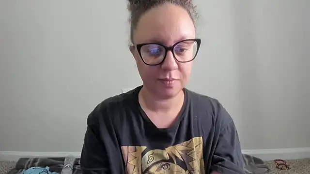 Snapshot of Paisleehaze chatting on October 10, 2025, 1:26 am Paisleehaze online show from October 10, 2025, 1:26 am