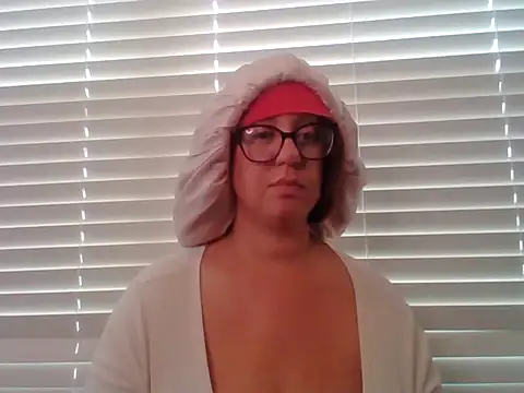 Snapshot of Paisleehaze chatting on December 5, 2025, 6:26 pm Paisleehaze online show from December 5, 2025, 6:26 pm