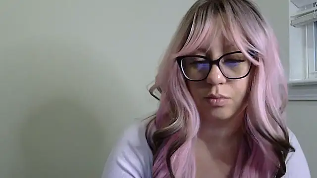 Snapshot of Paisleehaze chatting on March 6, 2026, 8:11 am Paisleehaze online show from March 6, 2026, 8:11 am