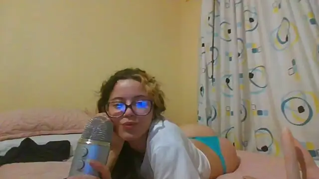 Snapshot of frikigyal chatting on February 12, 2025, 2:45 am frikigyal online show from February 12, 2025, 2:45 am