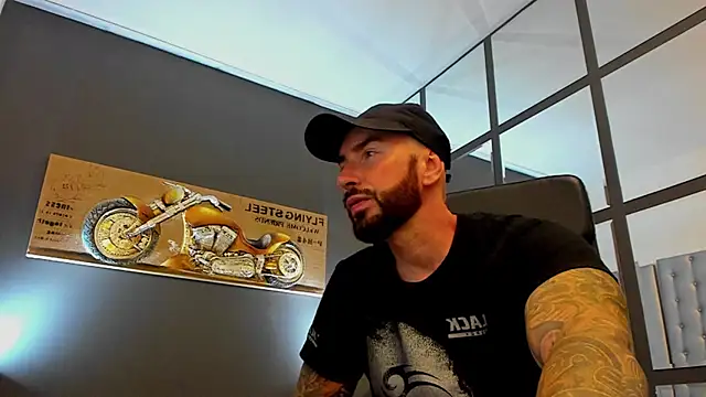 Snapshot of AronGrant chatting on July 13, 2026, 9:23 am AronGrant online show from July 13, 2026, 9:23 am