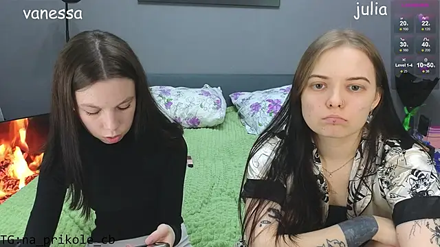 Snapshot of doll_lol_ chatting on December 5, 2024, 8:22 pm doll lol online show from December 5, 2024, 8:22 pm