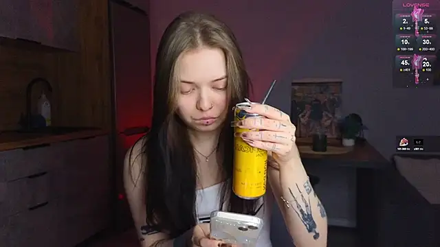 Snapshot of doll_lol_ chatting on January 24, 2025, 1:57 pm doll lol online show from January 24, 2025, 1:57 pm