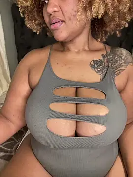 Snapshot of MILL204 chatting on December 1, 2025, 8:47 pm MILL204 online show from December 1, 2025, 8:47 pm