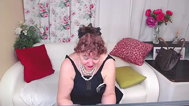 Snapshot of YourHotGranny chatting on January 30, 2025, 12:27 pm YourHotGranny online show from January 30, 2025, 12:27 pm