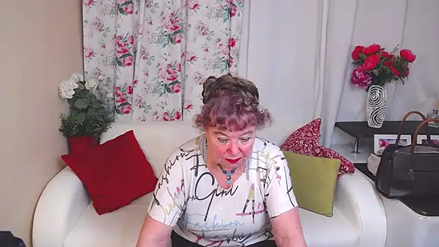 Snapshot of YourHotGranny chatting on February 28, 2025, 6:31 pm YourHotGranny online show from February 28, 2025, 6:31 pm