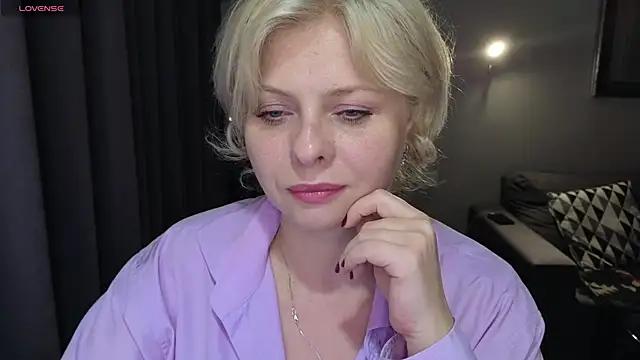 Snapshot of Gray_swann chatting on February 25, 2025, 8:51 pm Gray swann online show from February 25, 2025, 8:51 pm