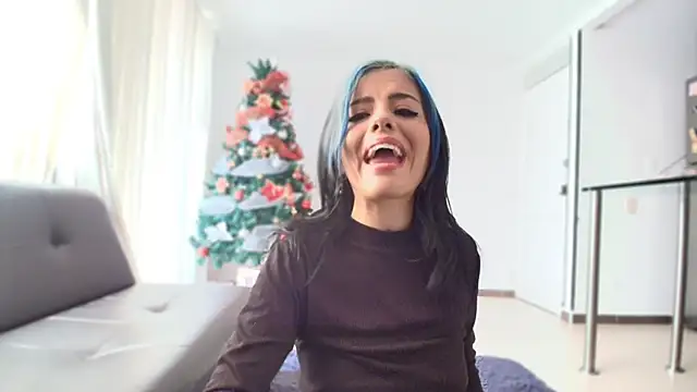 Alicia Ortiiz online show from December 17, 2025, 4:46 pm