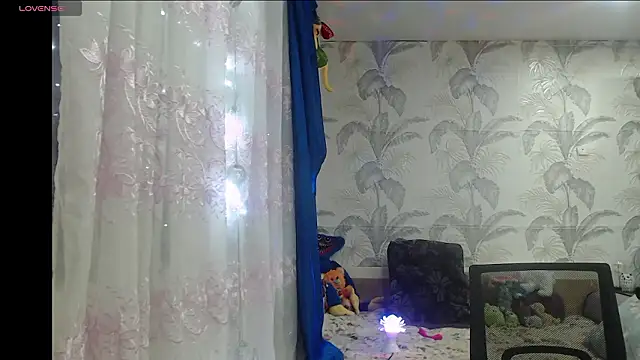 Snapshot of CamDiva113 chatting on February 3, 2026, 2:44 pm CamDiva113 online show from February 3, 2026, 2:44 pm