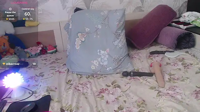 CamDiva113 online show from March 12, 2026, 9:59 am