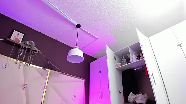 April bowie online show from December 20, 2025, 11:39 am