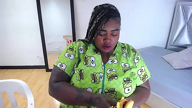 Snapshot of exotic_karmella chatting on October 6, 2025, 8:28 pm exotic karmella online show from October 6, 2025, 8:28 pm