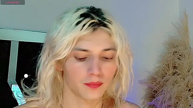 Snapshot of honey_skin chatting on July 8, 2026, 9:52 pm honey skin online show from July 8, 2026, 9:52 pm
