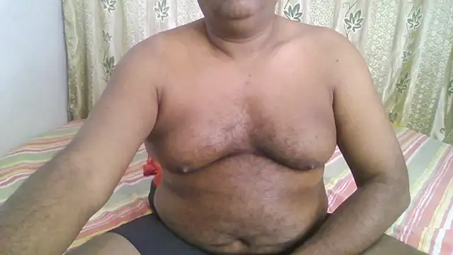 Snapshot of Beargryzzly chatting on December 23, 2024, 6:58 pm Beargryzzly online show from December 23, 2024, 6:58 pm