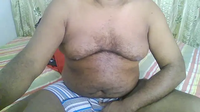 Snapshot of Beargryzzly chatting on January 3, 2025, 7:50 pm Beargryzzly online show from January 3, 2025, 7:50 pm