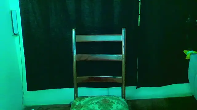 Snapshot of Beargryzzly chatting on November 17, 2025, 6:57 pm Beargryzzly online show from November 17, 2025, 6:57 pm