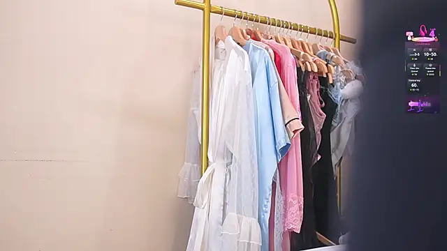 katlyn martins online show from November 10, 2025, 6:40 pm