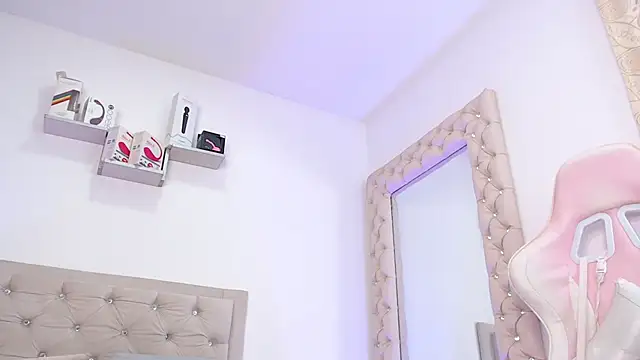 lorennahernandez01 online show from January 10, 2025, 12:36 pm