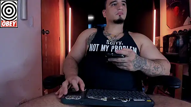 Snapshot of kingbear777 chatting on December 21, 2025, 1:35 am kingbear777 online show from December 21, 2025, 1:35 am