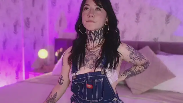 Snapshot of Scolw chatting on September 17, 2025, 8:21 pm Scolw online show from September 17, 2025, 8:21 pm