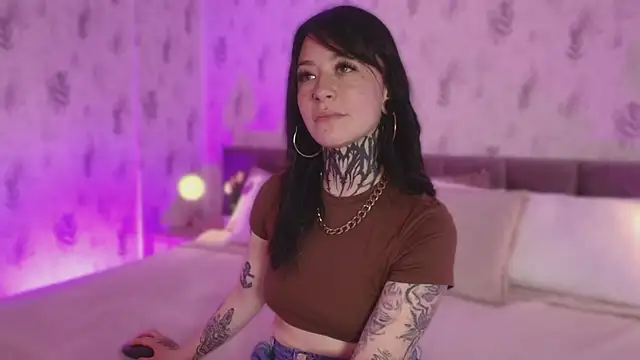 Snapshot of Scolw chatting on September 18, 2025, 8:11 pm Scolw online show from September 18, 2025, 8:11 pm