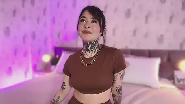 Snapshot of Scolw chatting on October 2, 2025, 6:37 pm Scolw online show from October 2, 2025, 6:37 pm