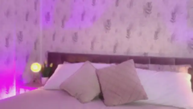 Snapshot of Scolw chatting on October 16, 2025, 8:10 pm Scolw online show from October 16, 2025, 8:10 pm