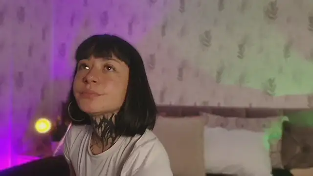 Snapshot of Scolw chatting on October 27, 2025, 8:02 pm Scolw online show from October 27, 2025, 8:02 pm