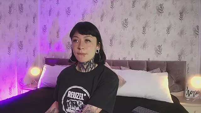 Snapshot of Scolw chatting on November 6, 2025, 8:10 pm Scolw online show from November 6, 2025, 8:10 pm