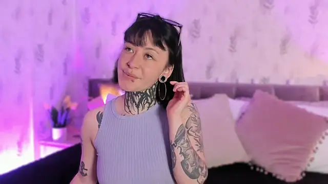 Snapshot of Scolw chatting on November 11, 2025, 8:09 pm Scolw online show from November 11, 2025, 8:09 pm