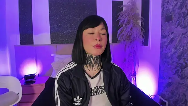 Snapshot of Scolw chatting on December 1, 2025, 12:54 pm Scolw online show from December 1, 2025, 12:54 pm