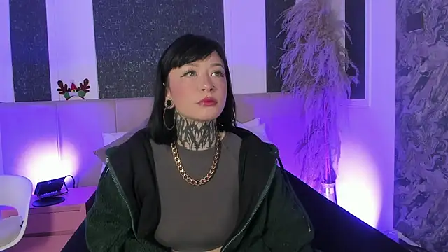 Snapshot of Scolw chatting on December 3, 2025, 12:14 pm Scolw online show from December 3, 2025, 12:14 pm