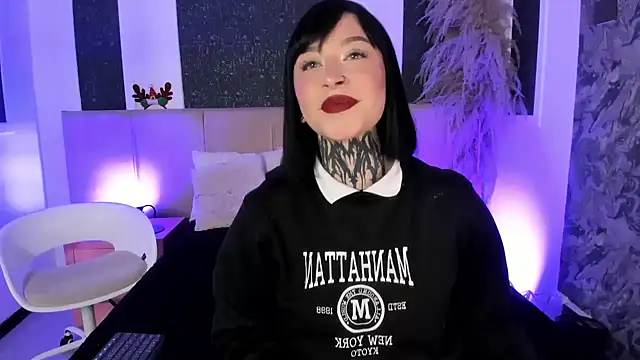 Snapshot of Scolw chatting on December 4, 2025, 12:14 pm Scolw online show from December 4, 2025, 12:14 pm