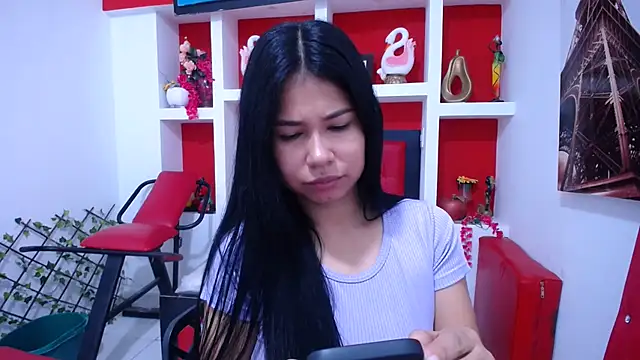 Letty Plugxo online show from October 28, 2025, 12:19 pm