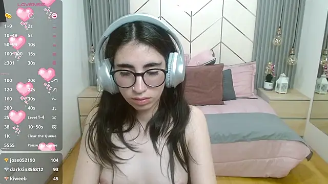 LenaRoses online show from December 19, 2024, 2:01 am