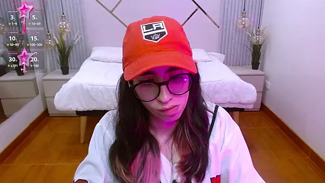 LenaRoses online show from November 15, 2025, 1:18 pm