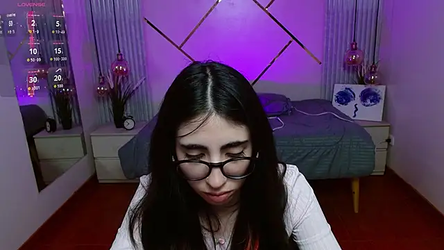 LenaRoses online show from May 19, 2026, 9:43 pm