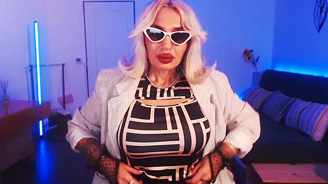 beauty chl0e online show from December 7, 2024, 8:49 pm