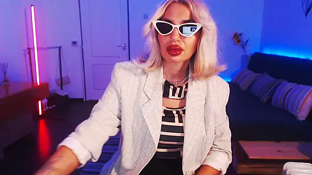 beauty chl0e online show from December 8, 2024, 12:18 am