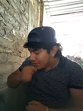 Snapshot of GusssHOT chatting on April 13, 2026, 4:23 pm GusssHOT online show from April 13, 2026, 4:23 pm